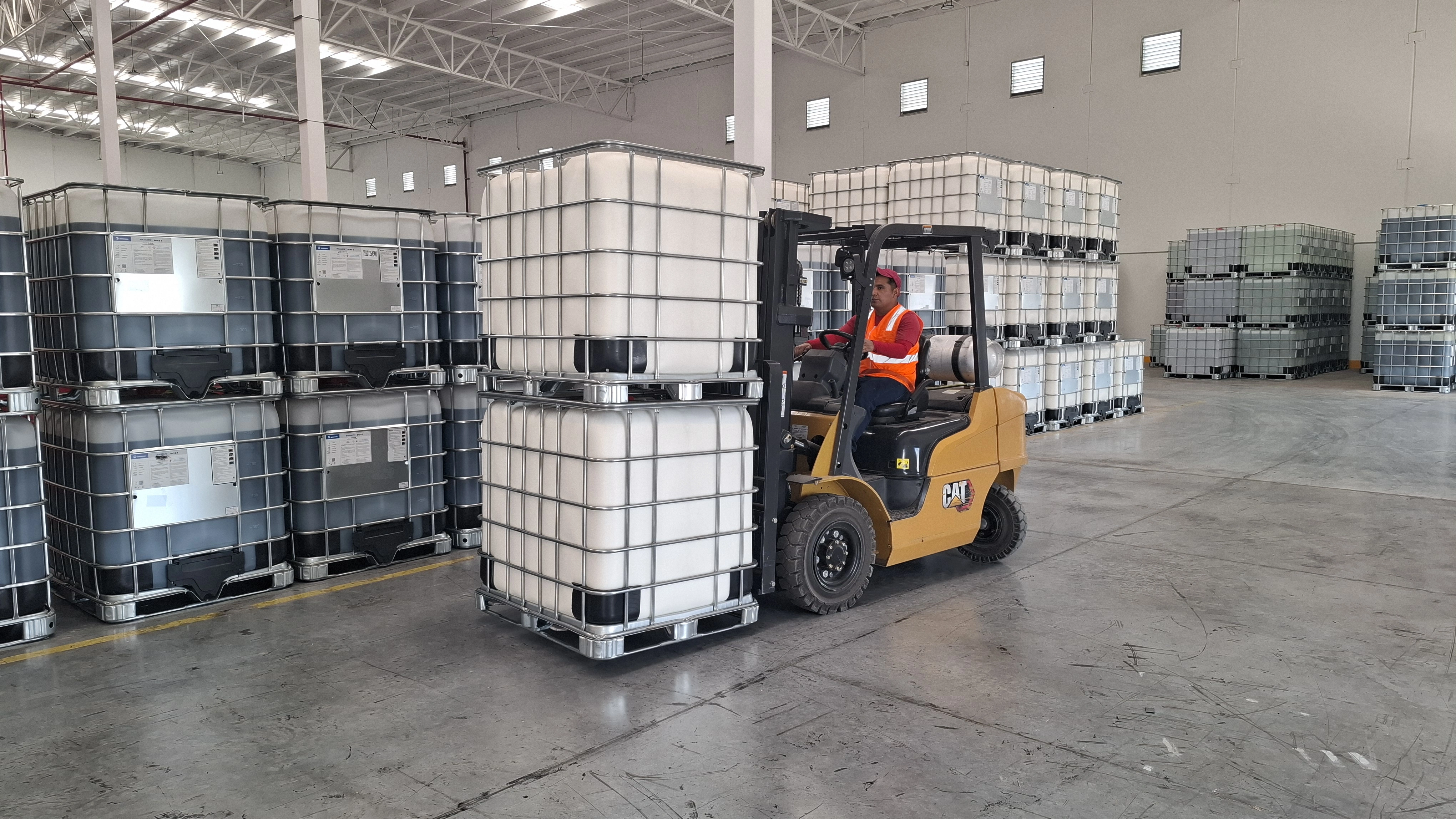 Almacenaje - operación con montacargas